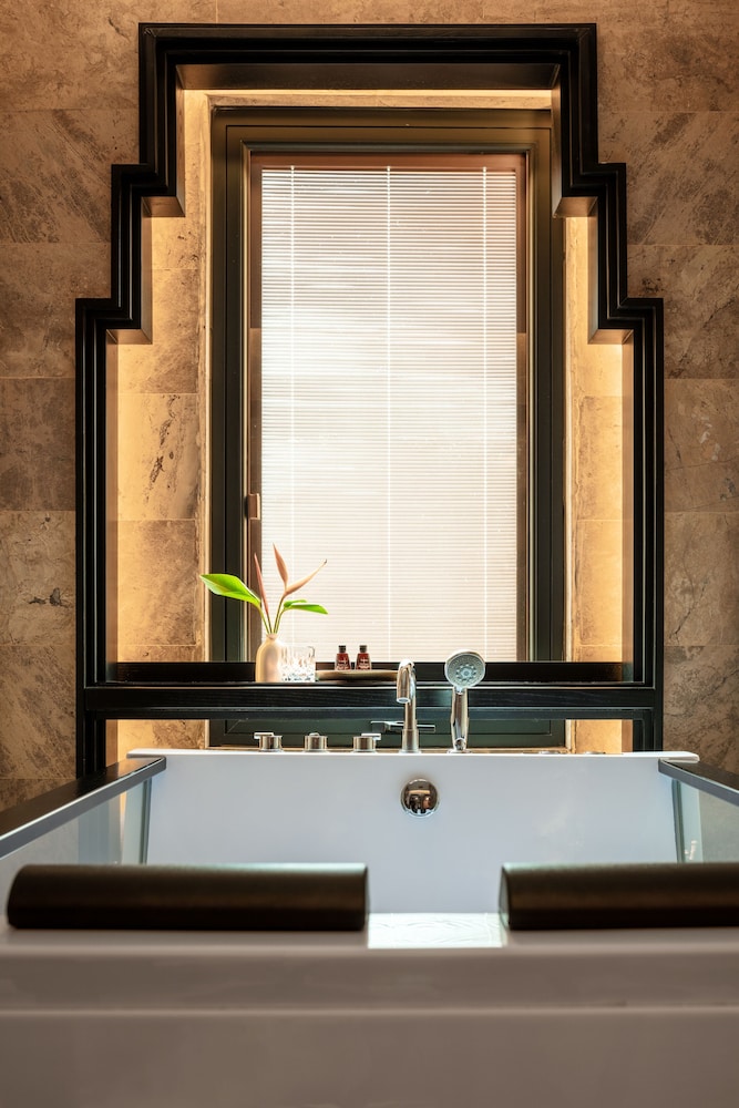 Ravatel Luxury Hotel Bac Giang 50/50