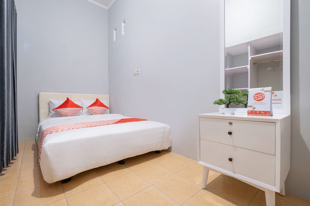 OYO 2727 Nareswari Guest House 9/27