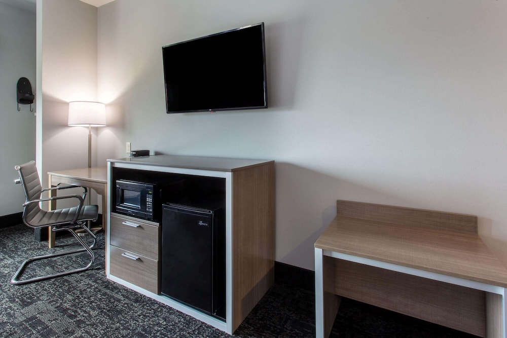 Baymont Inn and Suites by Wyndham Madison 58/64