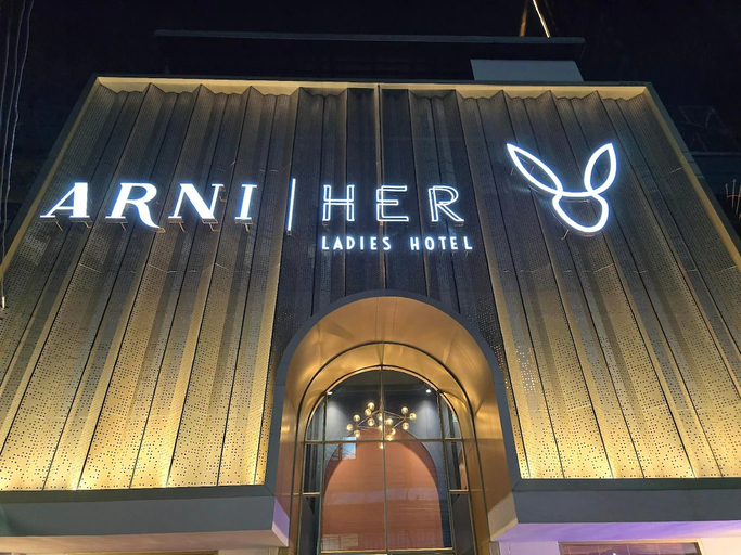 ARNI HER Ladies Hotel 3/11