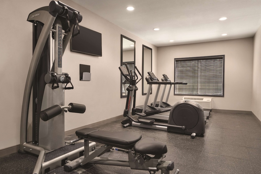 Country Inn & Suites by Radisson, Detroit Lakes 10/21