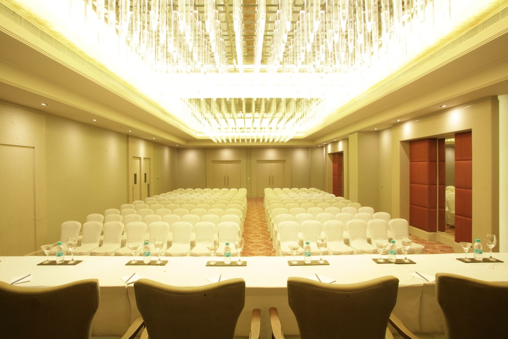 Radisson Hyderabad Hitec City 55/66