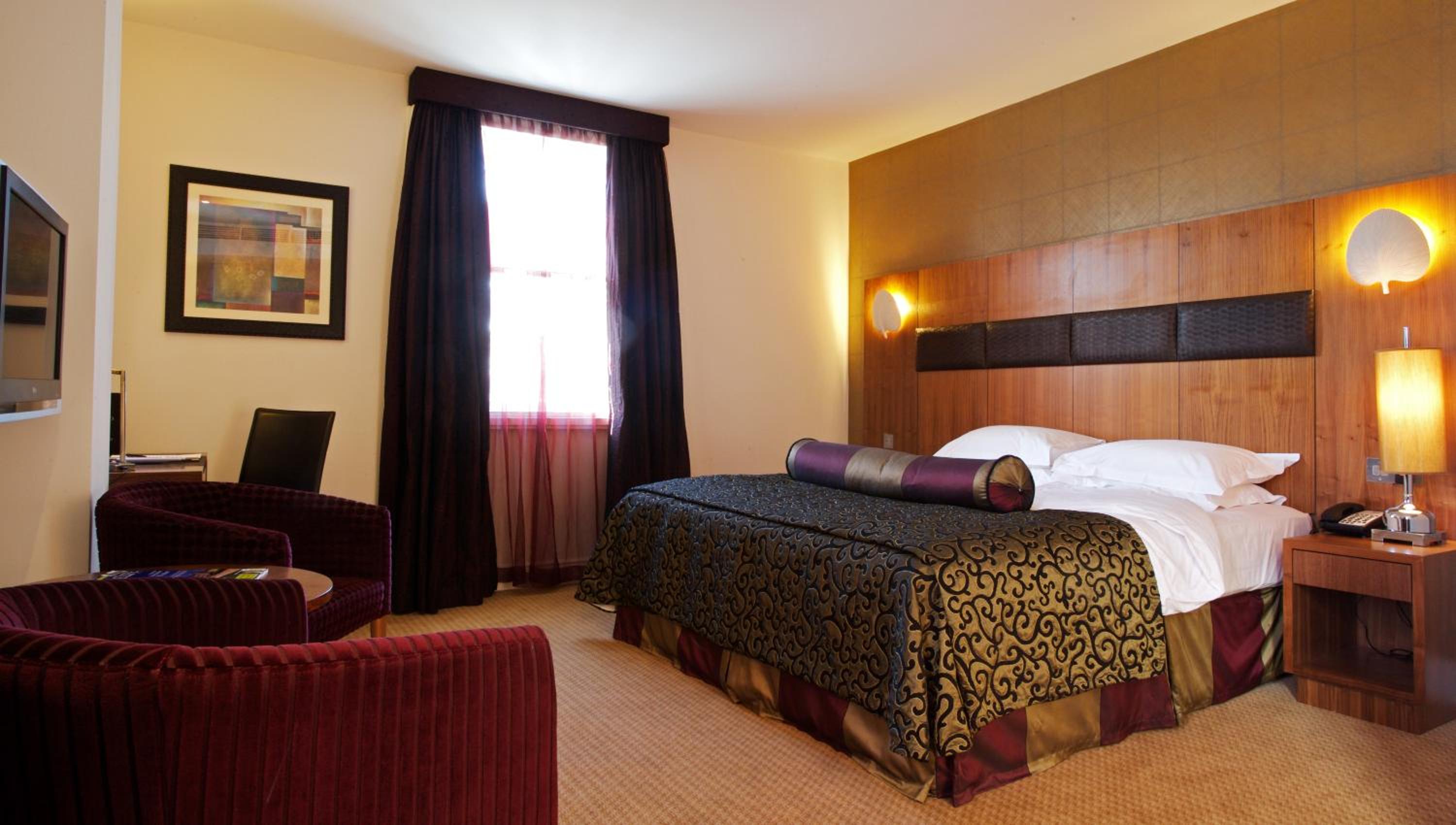 Executive, Queen Bed