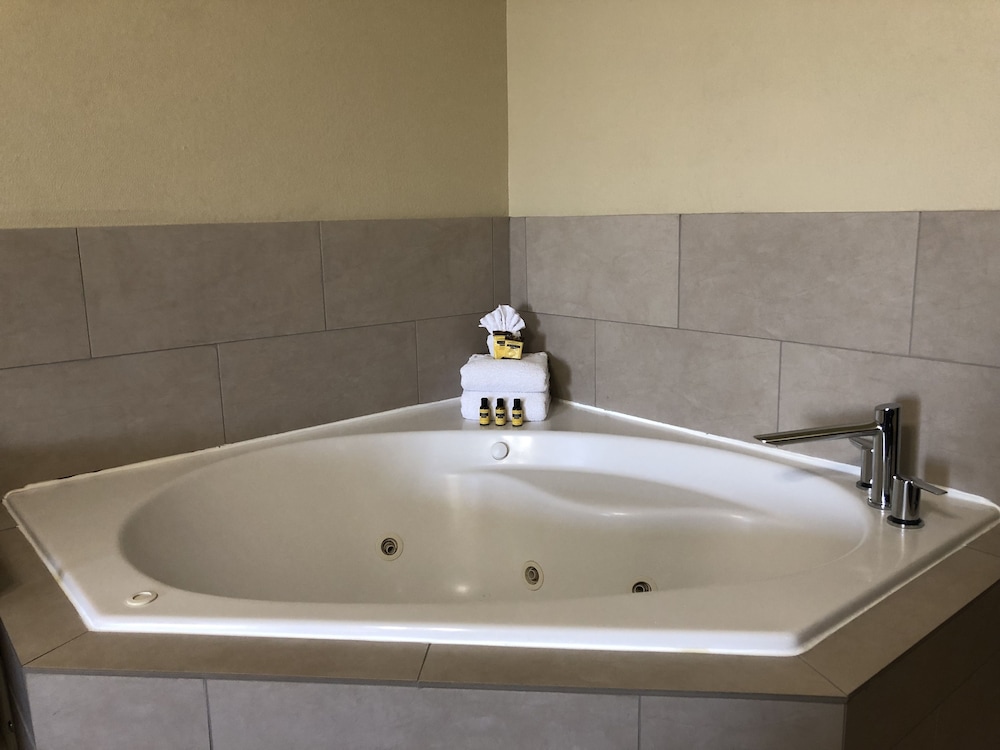 Best Western Plus Hill Country Suites 15/35