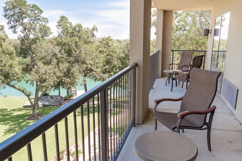 Courtyard New Braunfels River Village 8/78
