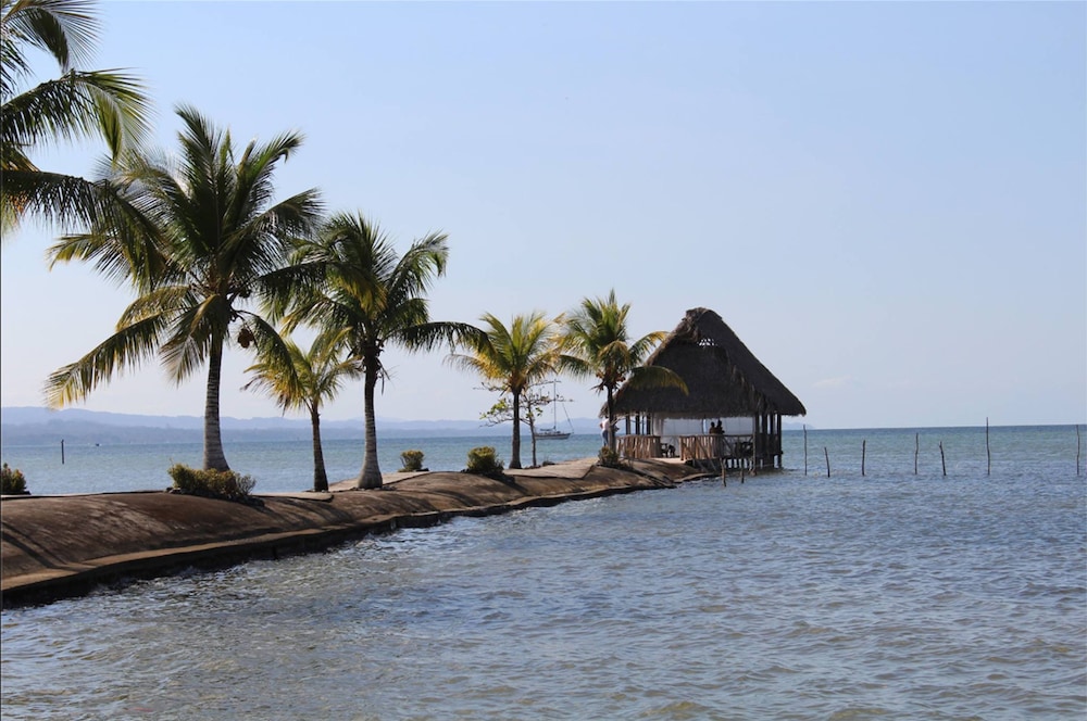 Amatique Bay Hotel 38/58