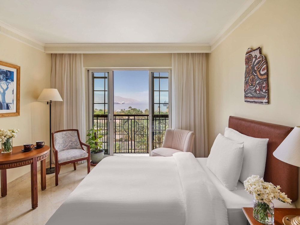DELUXE, TWIN BEDS, SEA VIEW