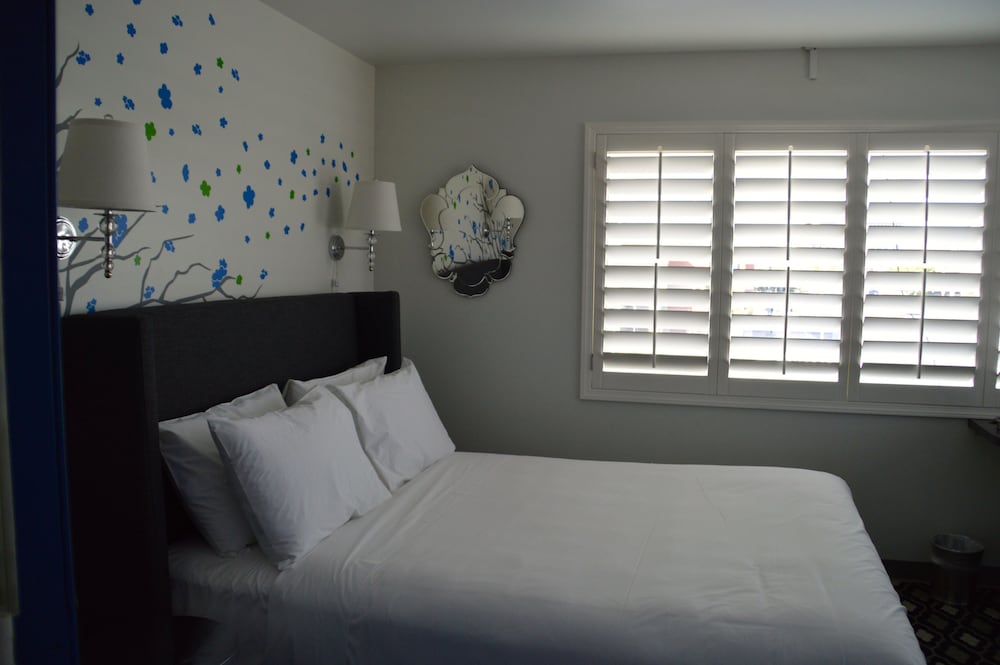 University Inn Tempe 25/45
