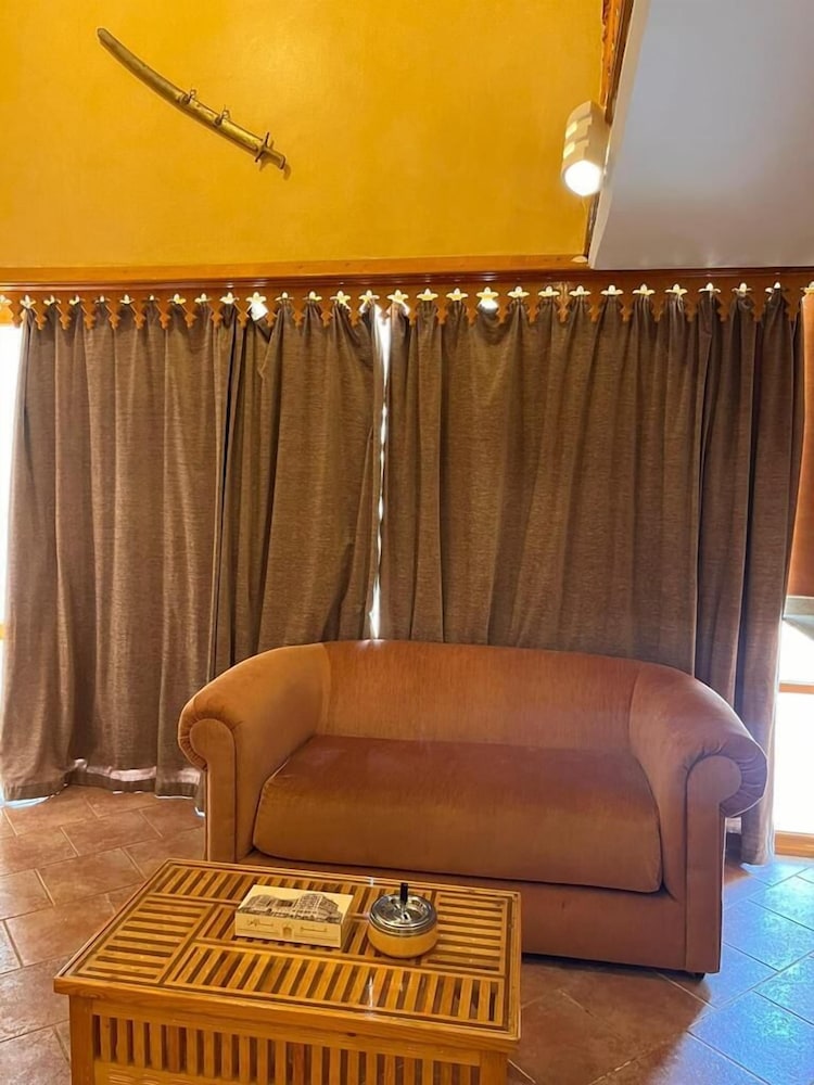 Kuwait Palace Hotel Apartment 11/66