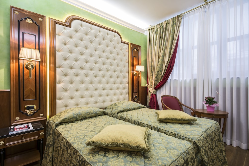 Hotel Vittoria 25/50