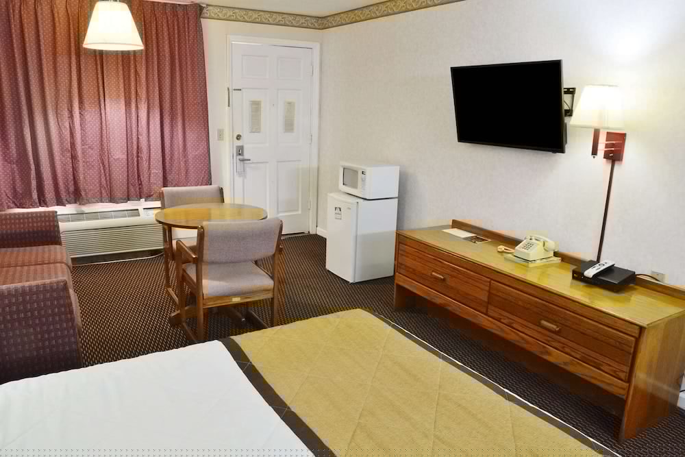 Econo Lodge Calhoun North Damascus 22/41