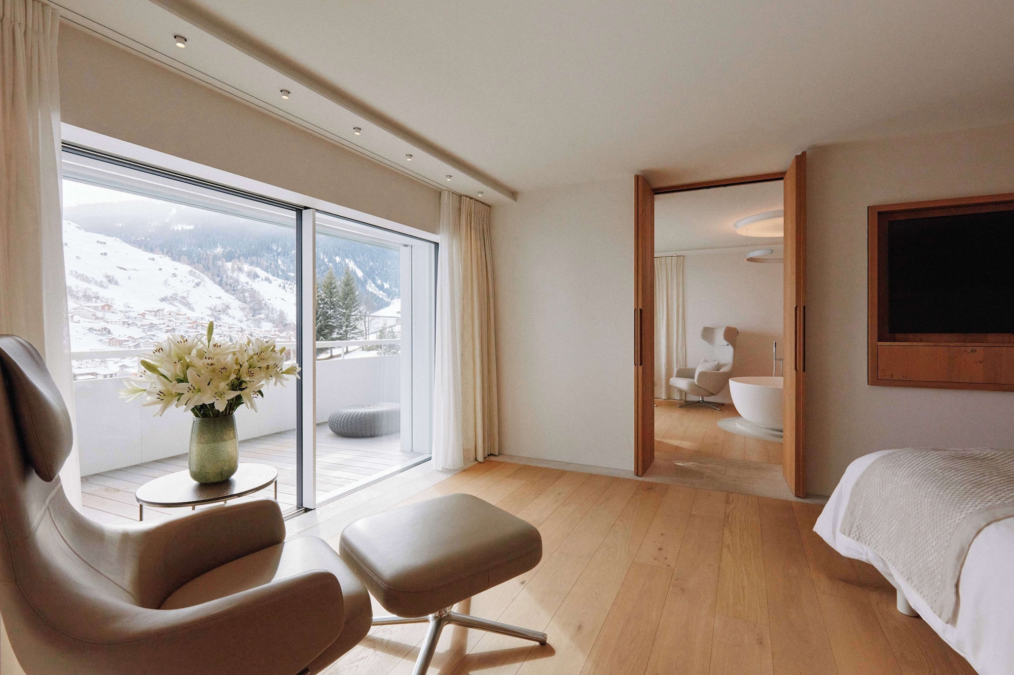 1 Bedroom, Spa, Deluxe, King Bed, Mountain View, Balcony