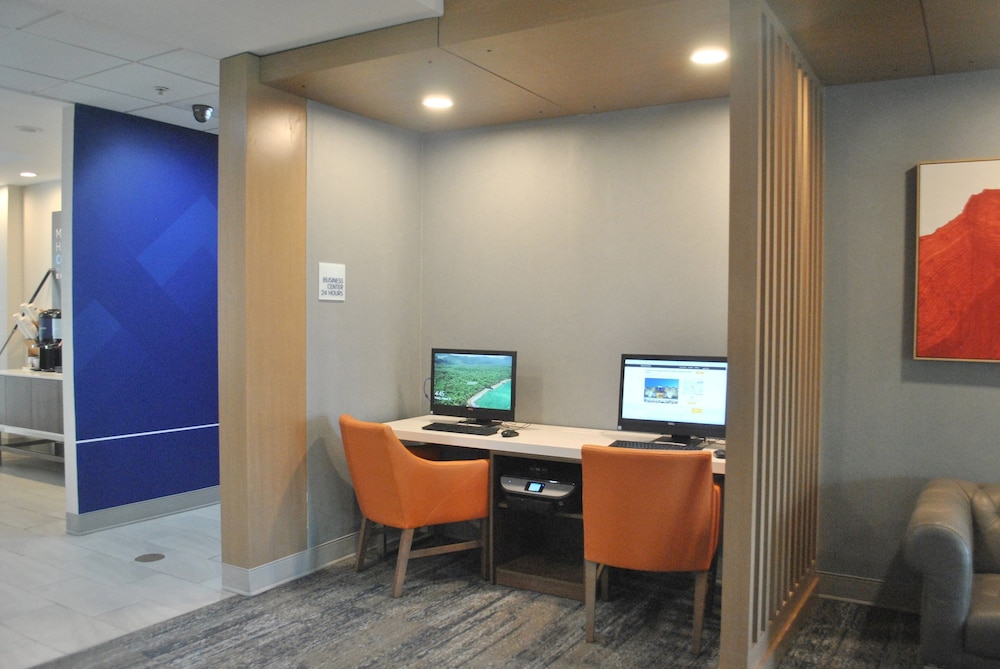 Holiday Inn Express Hotel And Suites Dover 56/60