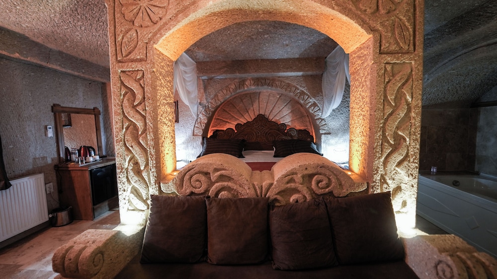 Grand Elite Cave Suites 34/50