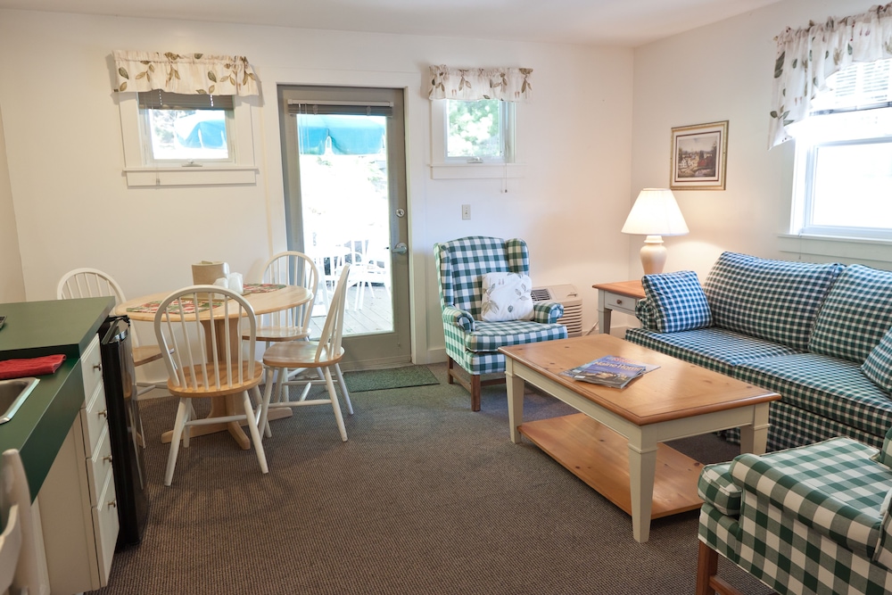 Mount Battie Motel 39/73