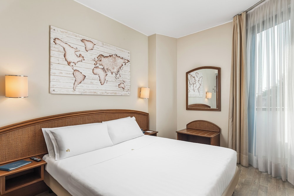 SUPERIOR, DOUBLE OR TWIN BED