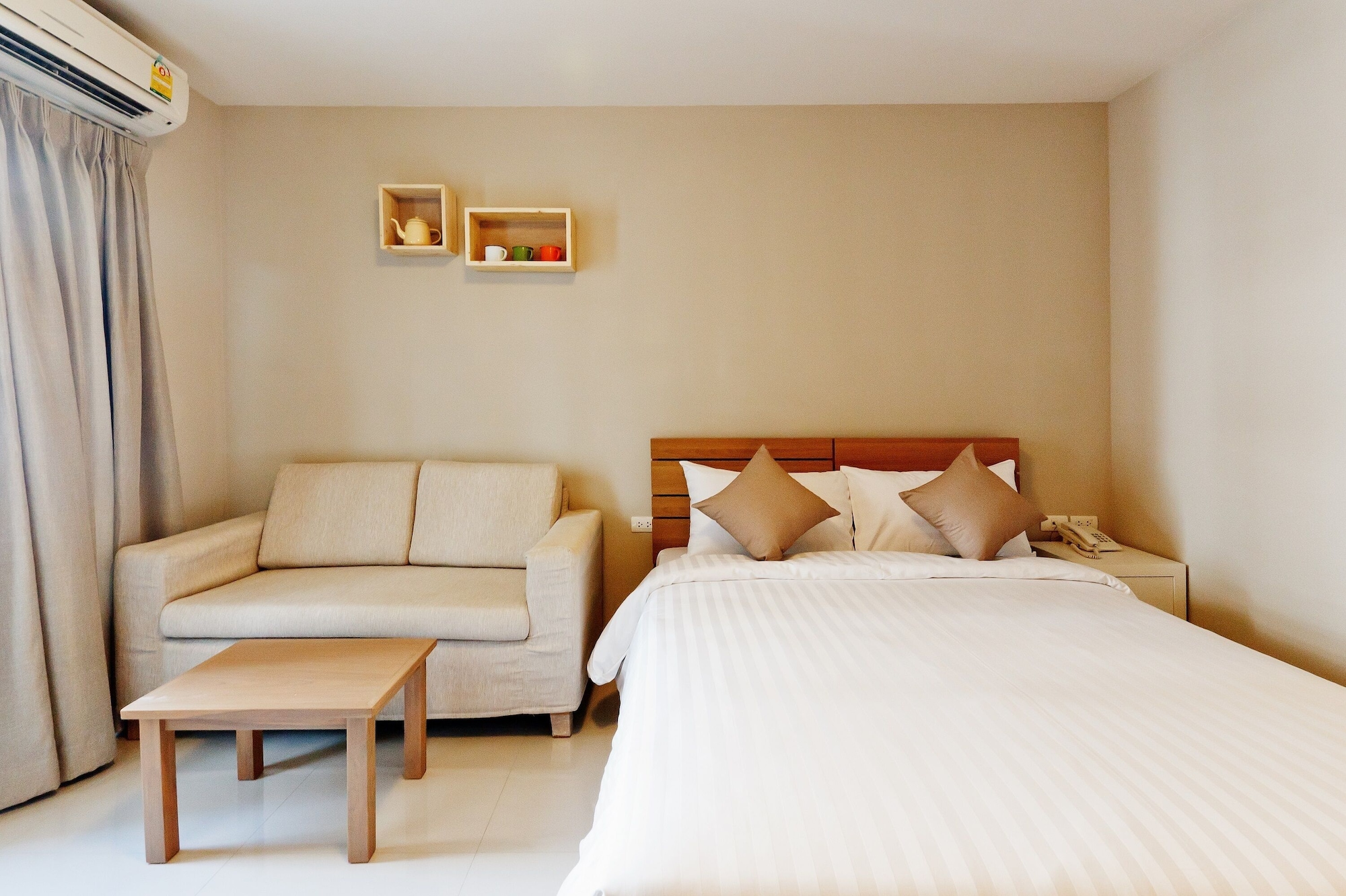 DELUXE, DOUBLE BED