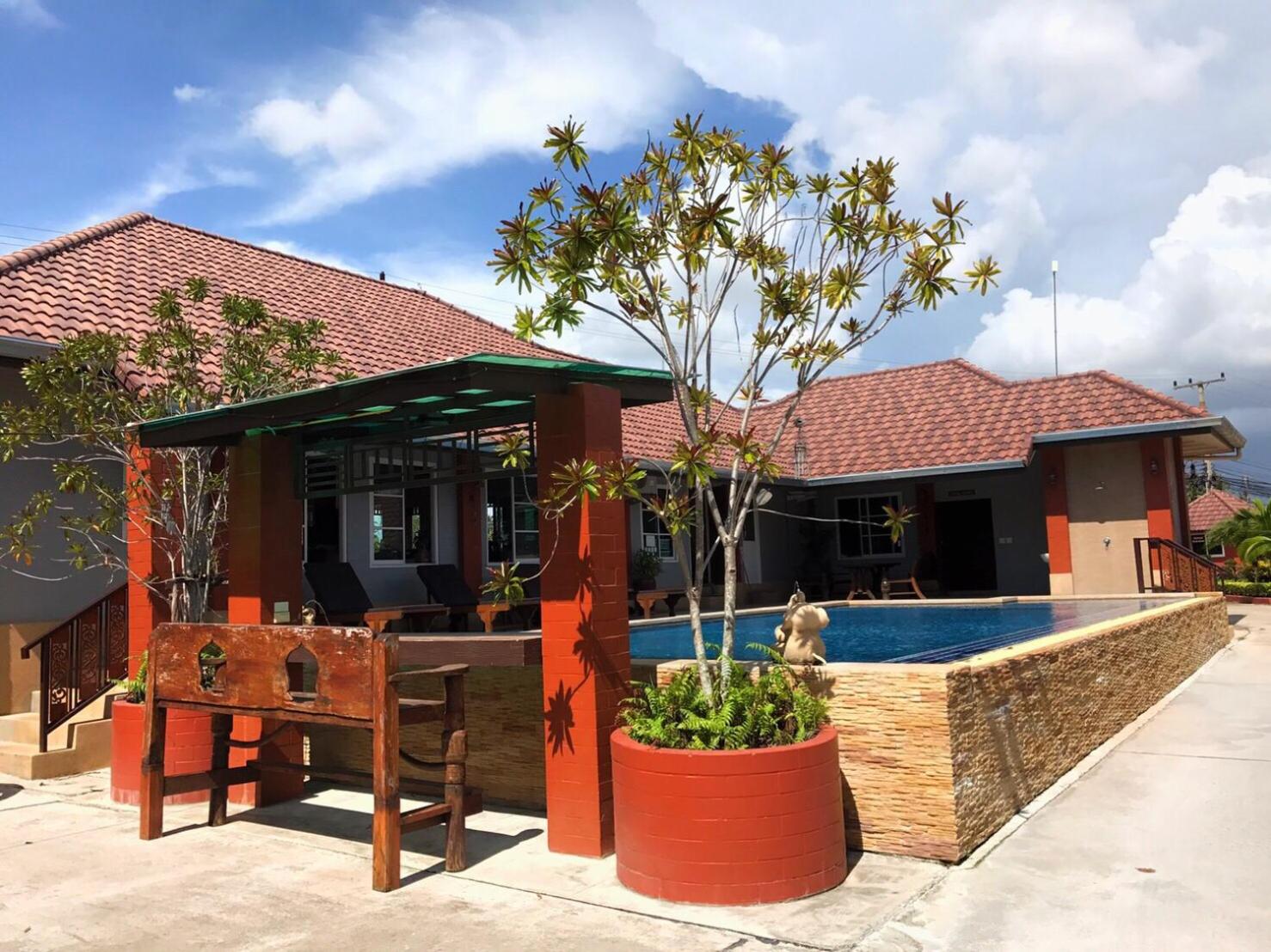 Benwadee Resort Pattaya 10/55