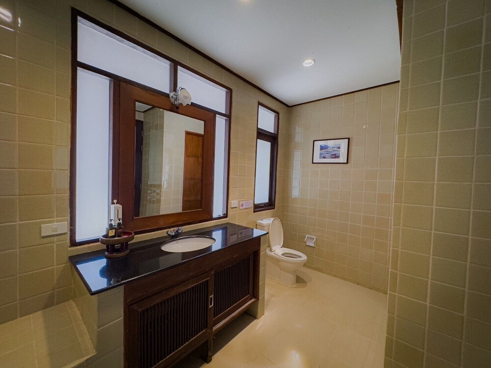 Deluxe, Twin Beds, Hill Side 4/4