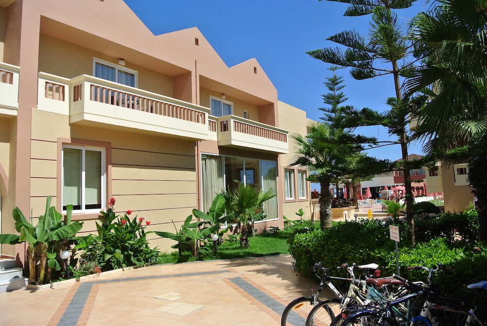 Castro Beach Hotel 8/55