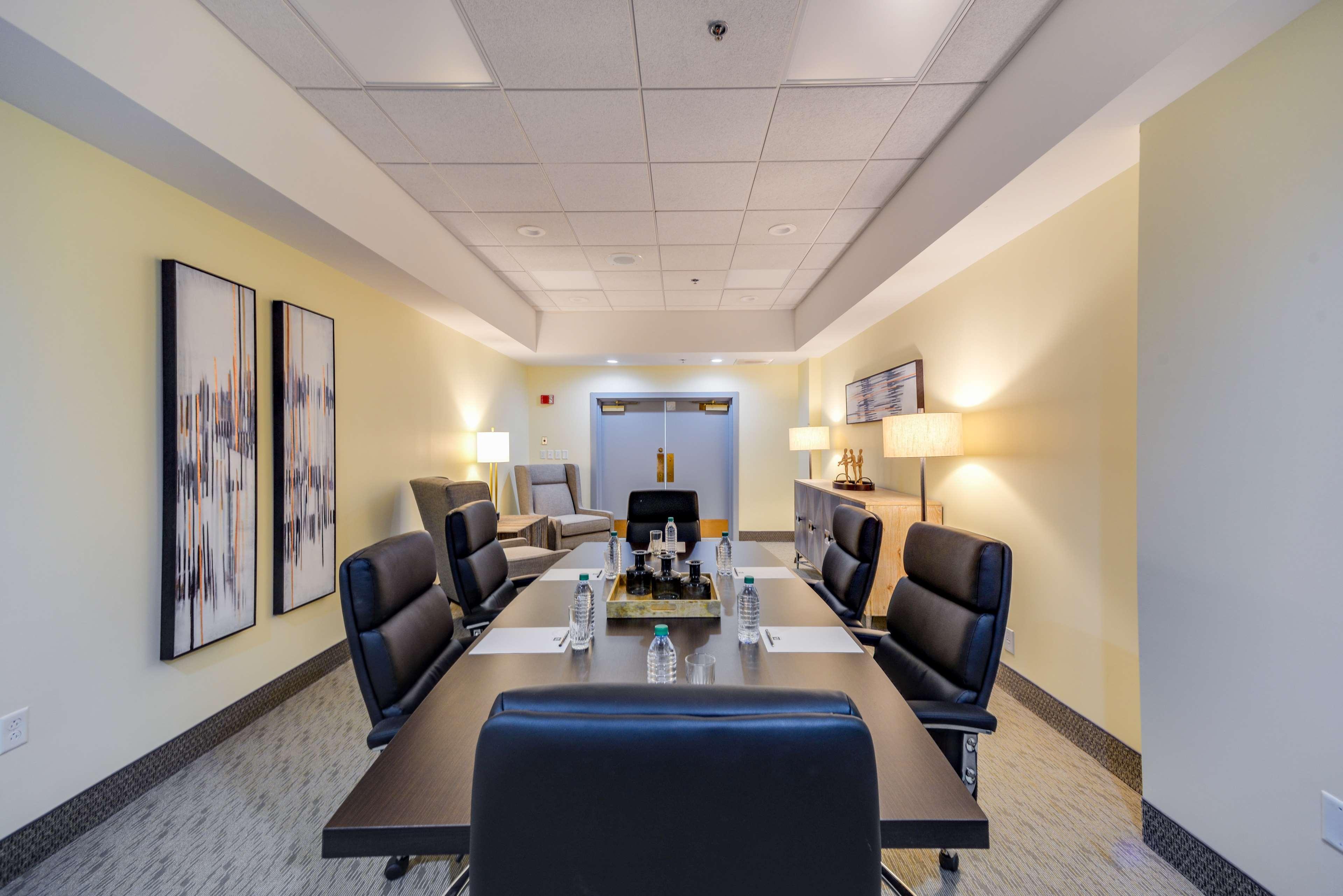 St. Louis Airport Hotel 38/44