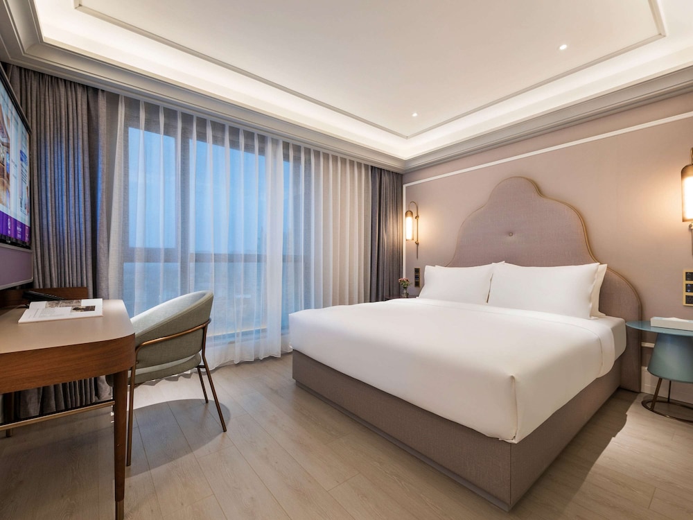 Mercure Nantong Downtown 19/65