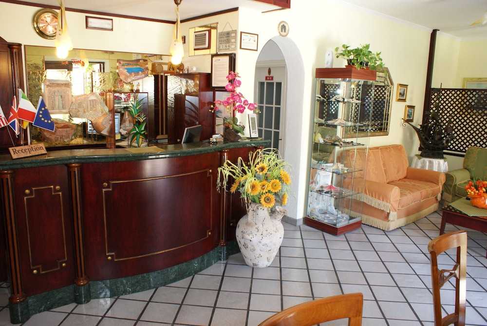 Hotel Ristorante Borgo La Tana 2/50