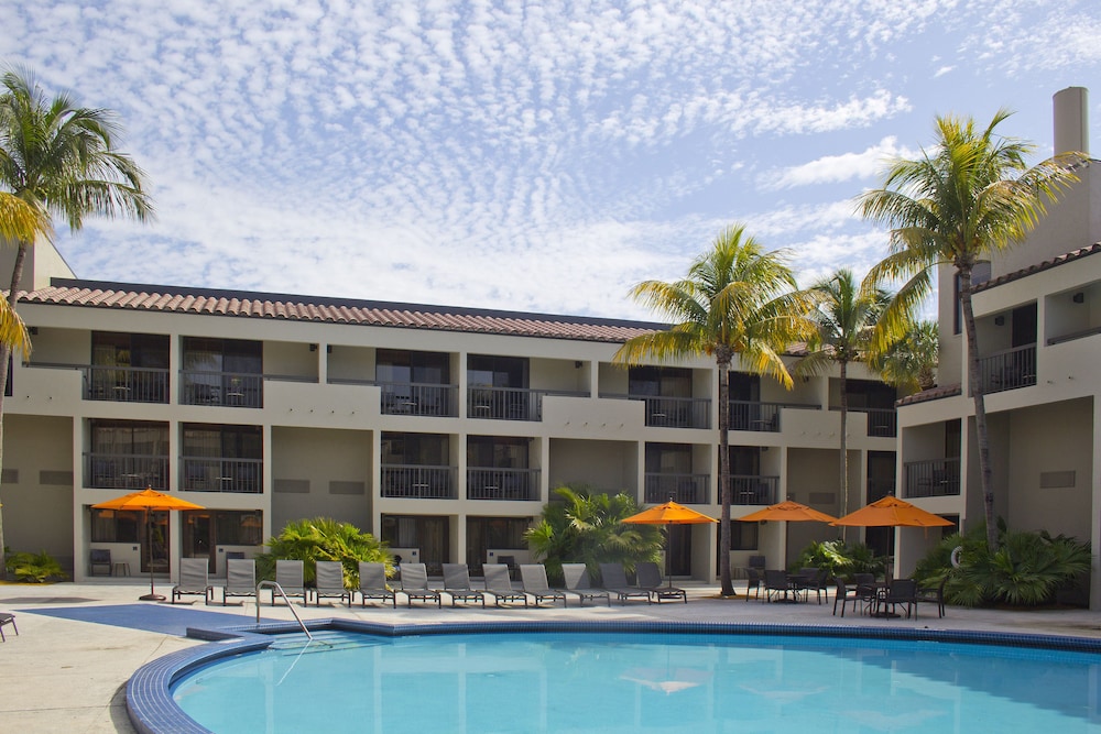 Miami Lakes Hotel 3/48