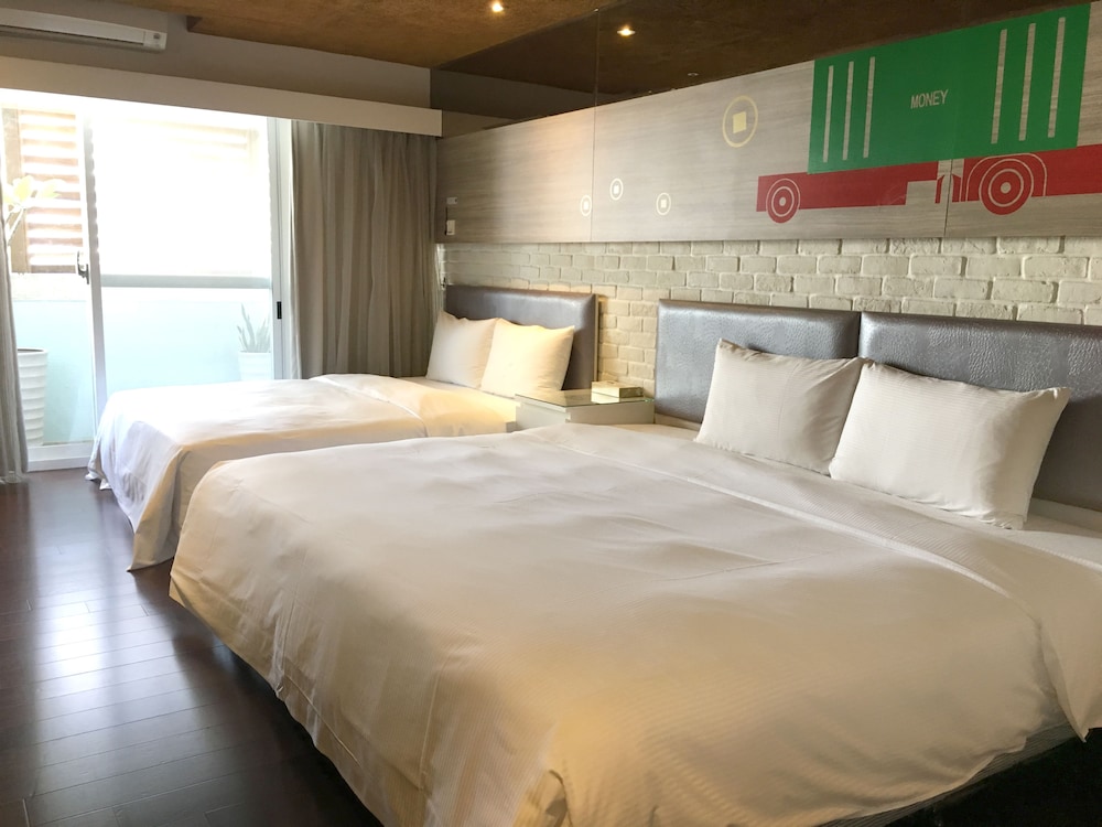 R8 Eco Hotel 5/27