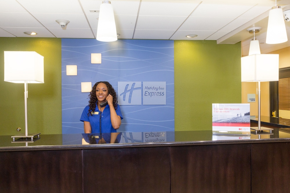 Holiday Inn Express Suites Jacksonville Airport 6/63