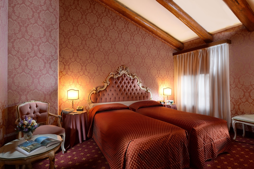 Rialto Hotel 50/66