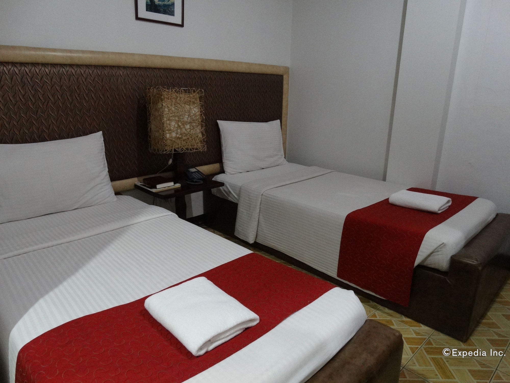 DELUXE, TWIN BEDS
