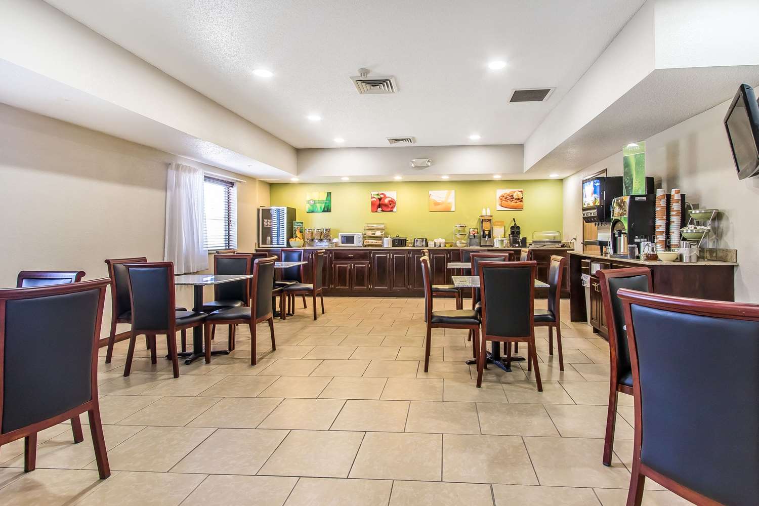 Quality Inn & Suites La Vergne, TN 11/18