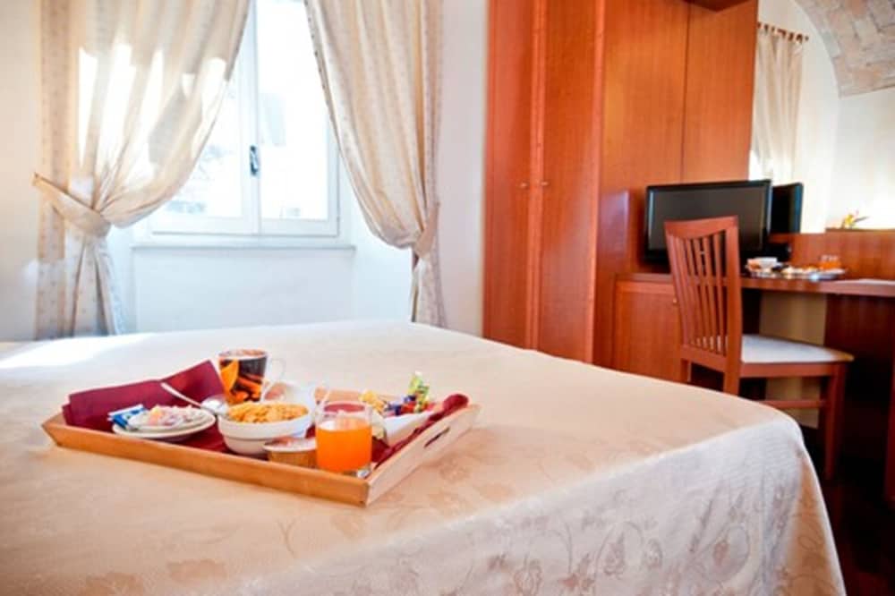 Hotel Priscilla 42/49