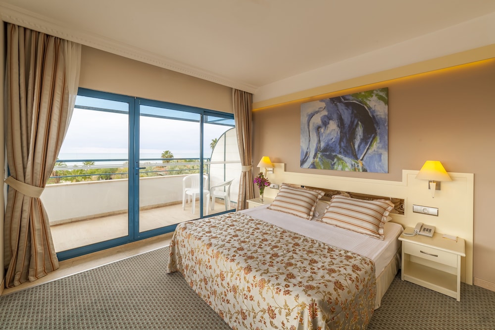 Sunrise Resort Hotel 22/67