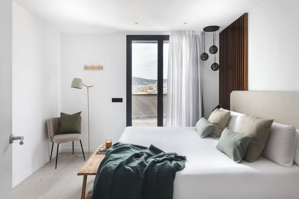2 BEDROOMS, PENTHOUSE, TERRACE