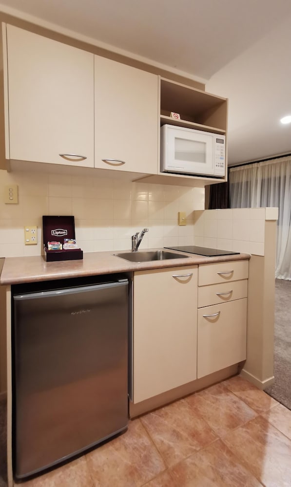 Cornwall Park Motor Inn 6/47