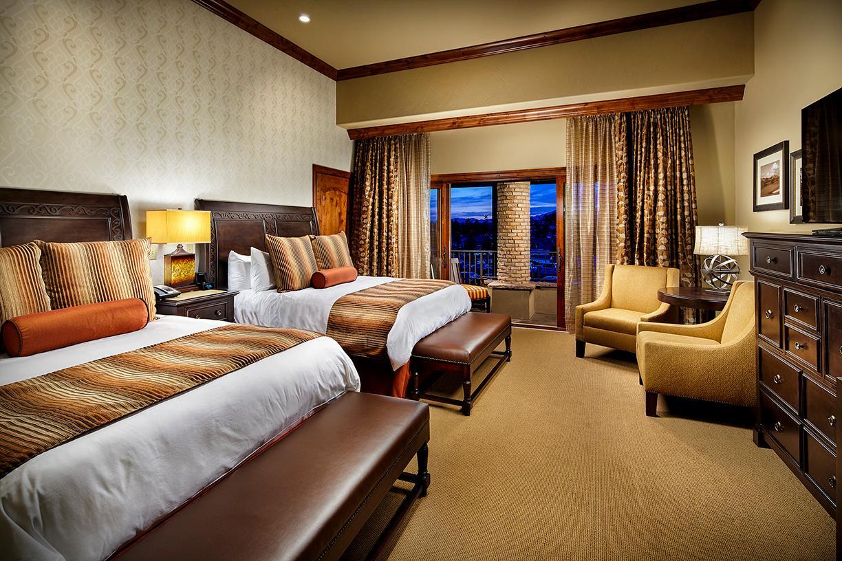 Lodge, 2 Queen Beds