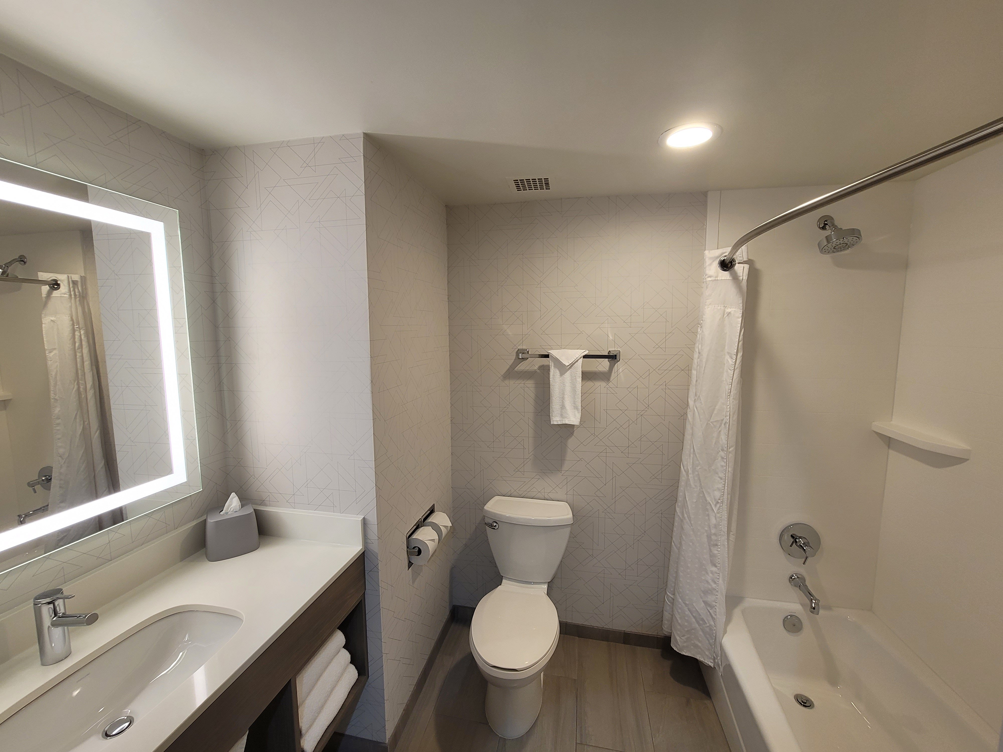 HOLIDAY INN EXPRESS SAN DIEGO SOUTH - CHULA VISTA 69/71
