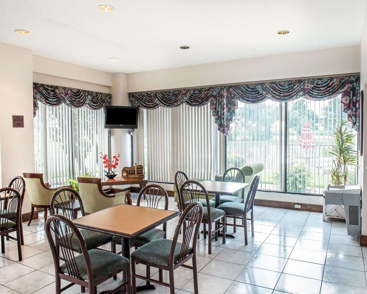 Quality Inn Marianna 25/26