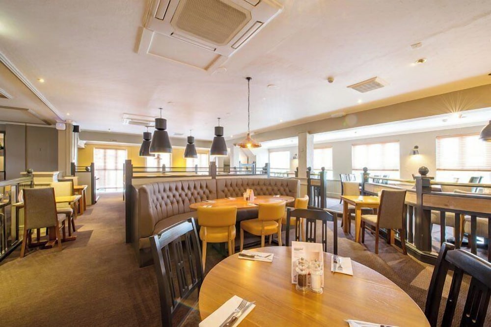 Premier Inn Cardiff West 40/60