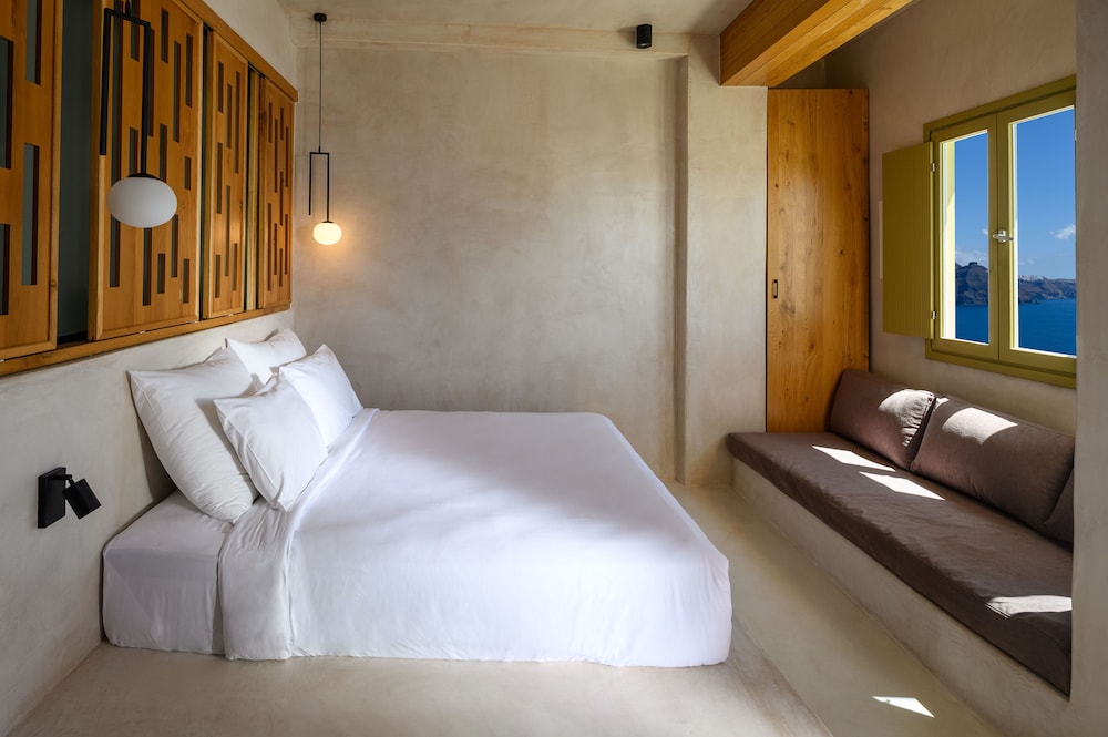 Canvas Suites 2/50
