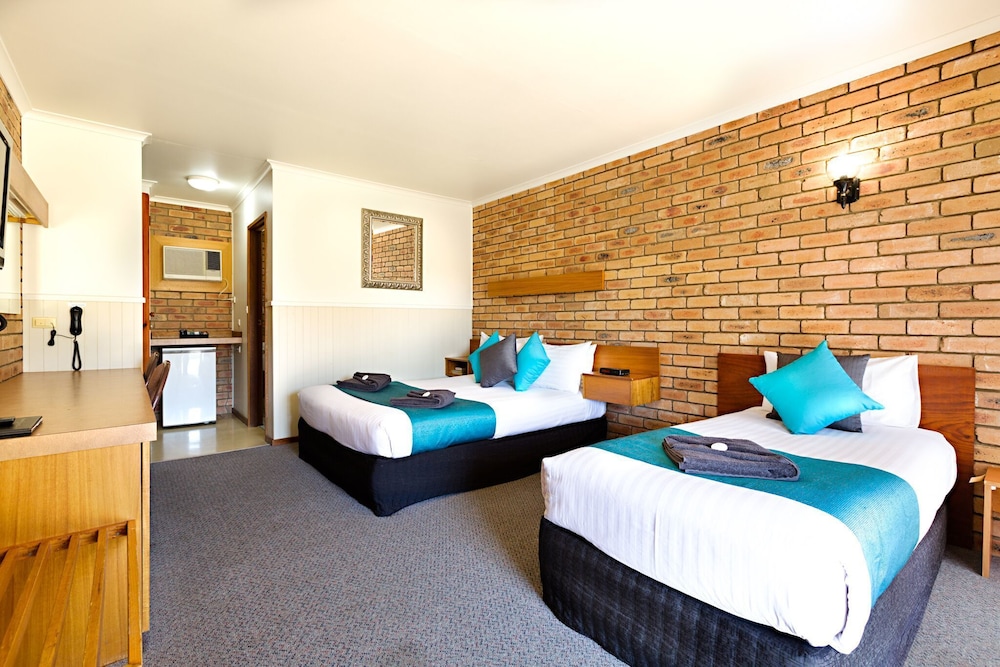 STATESMAN MOTOR INN 6/25