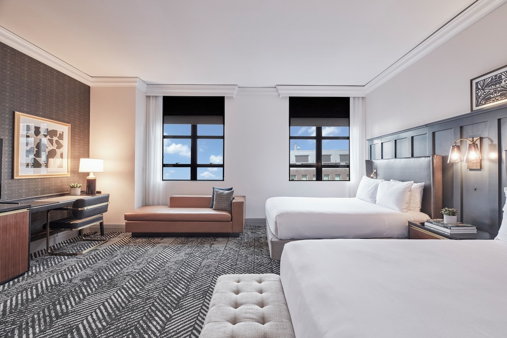 DELUXE, 2 QUEEN BEDS, ACCESSIBLE