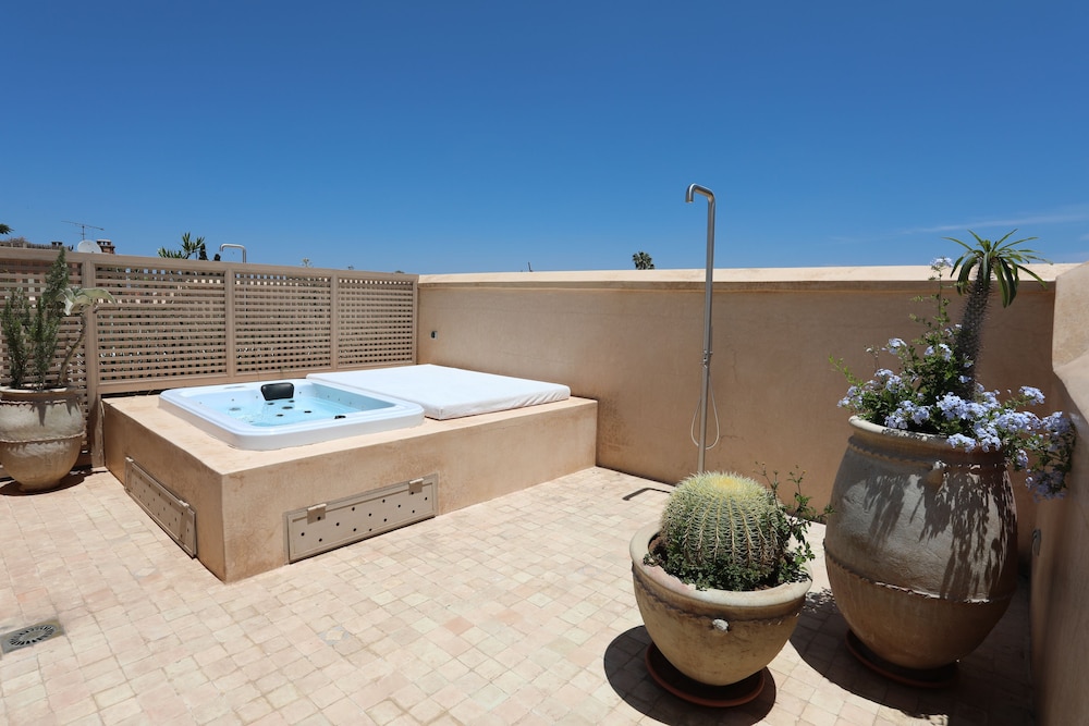 Riad 72 5/76