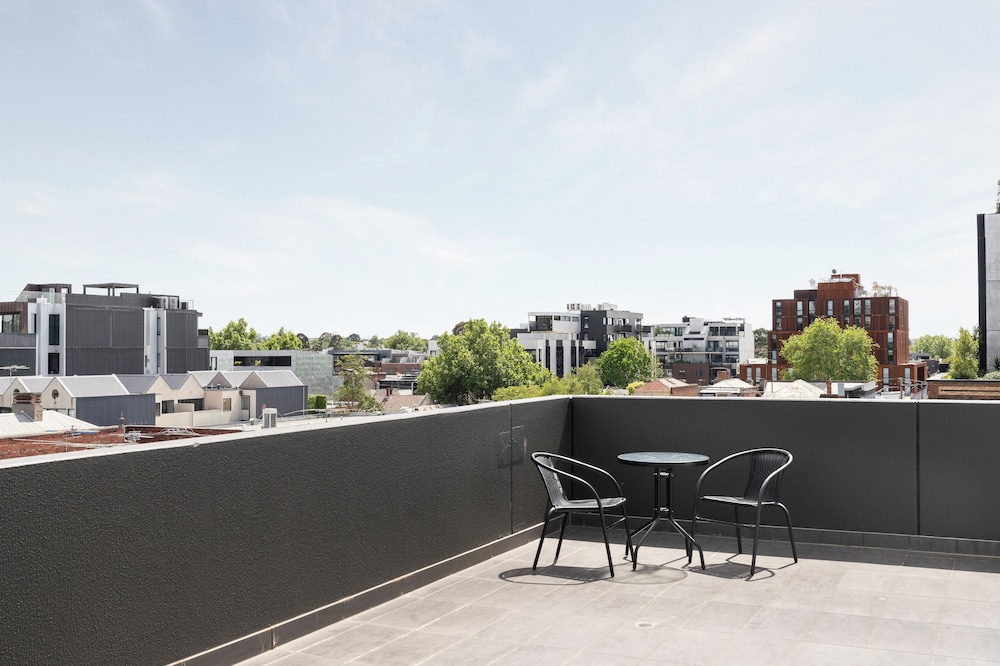 Tyrian Serviced Apartments 42/46