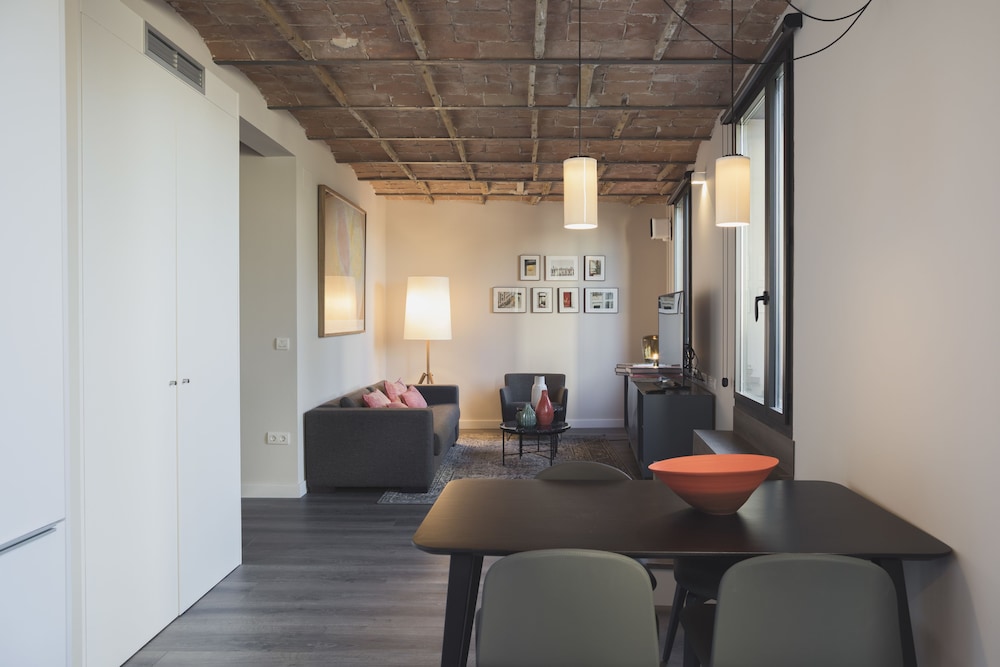 CASAGRAND LUXURY SUITES 35/76