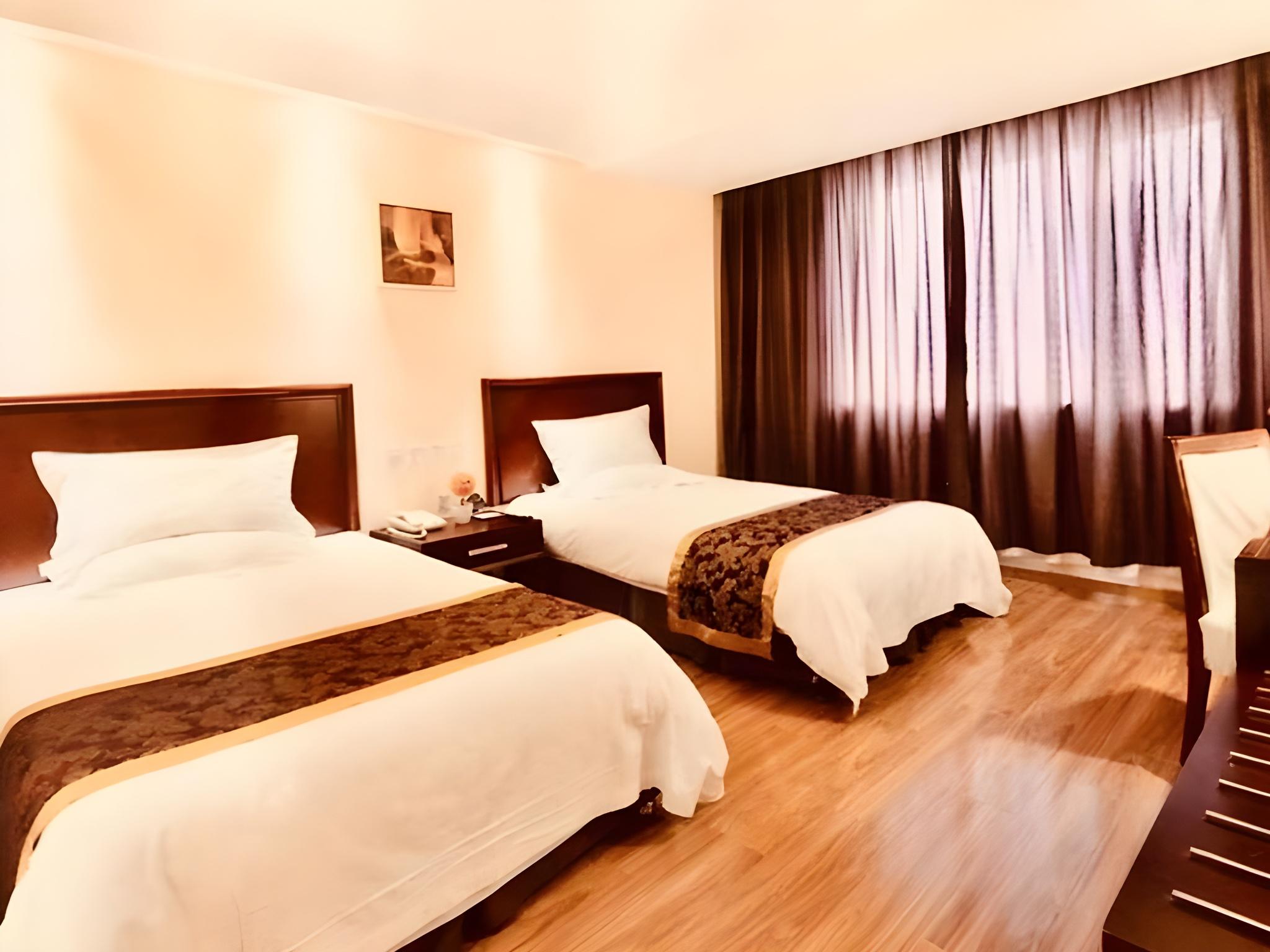 ROOM, TRIPLE