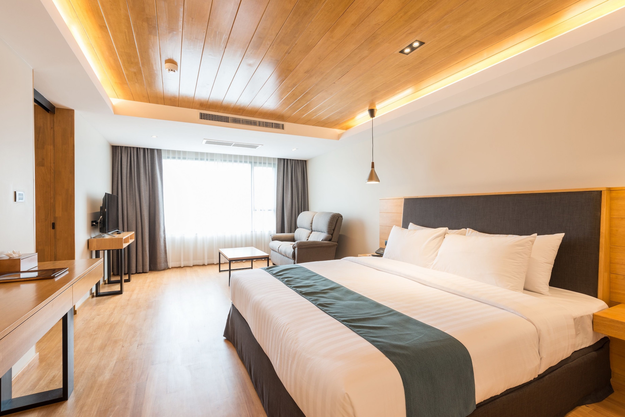 ROOM, SINGLE, KING BED