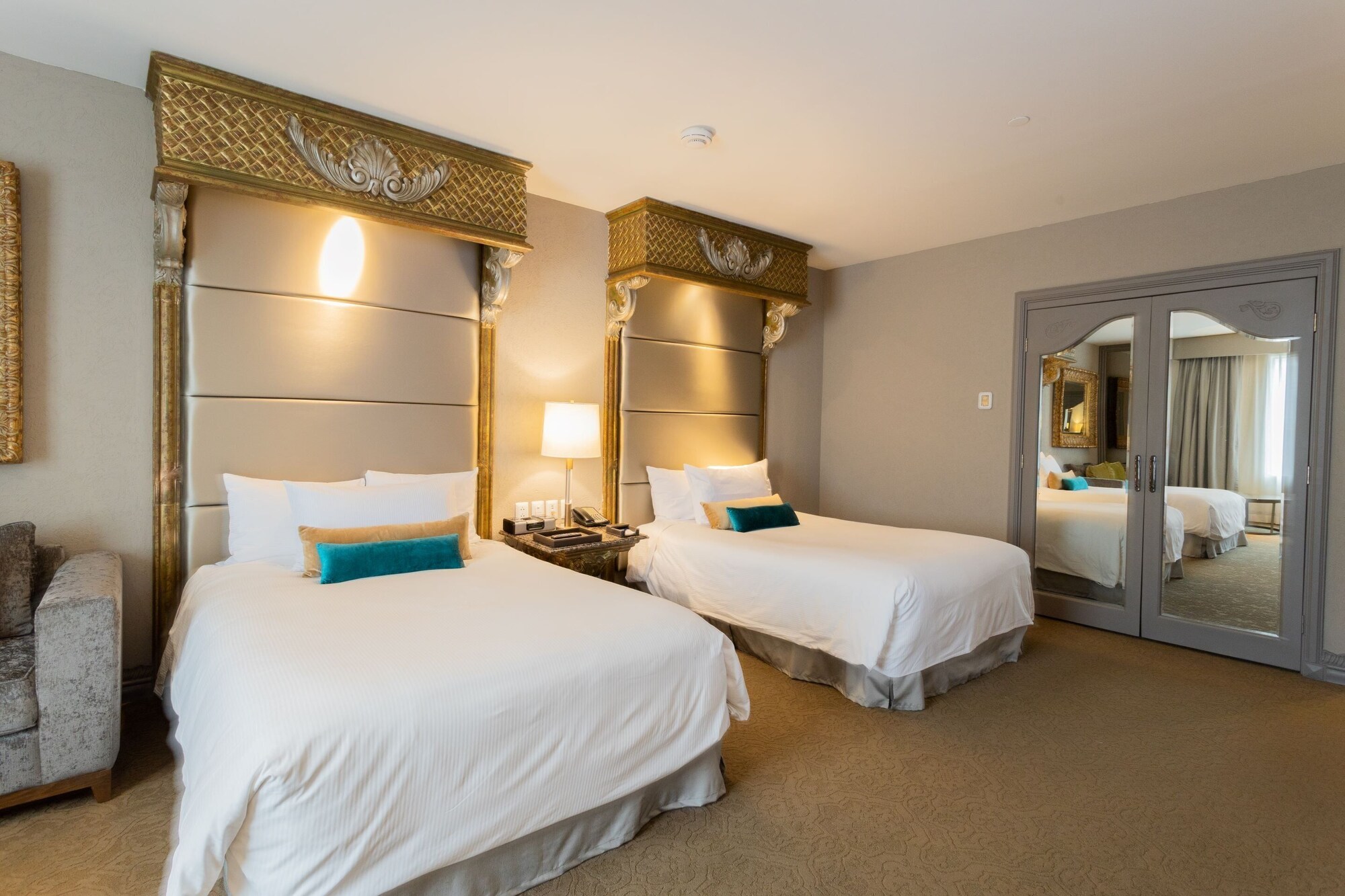 MASTER, SUITE, 2 BEDS